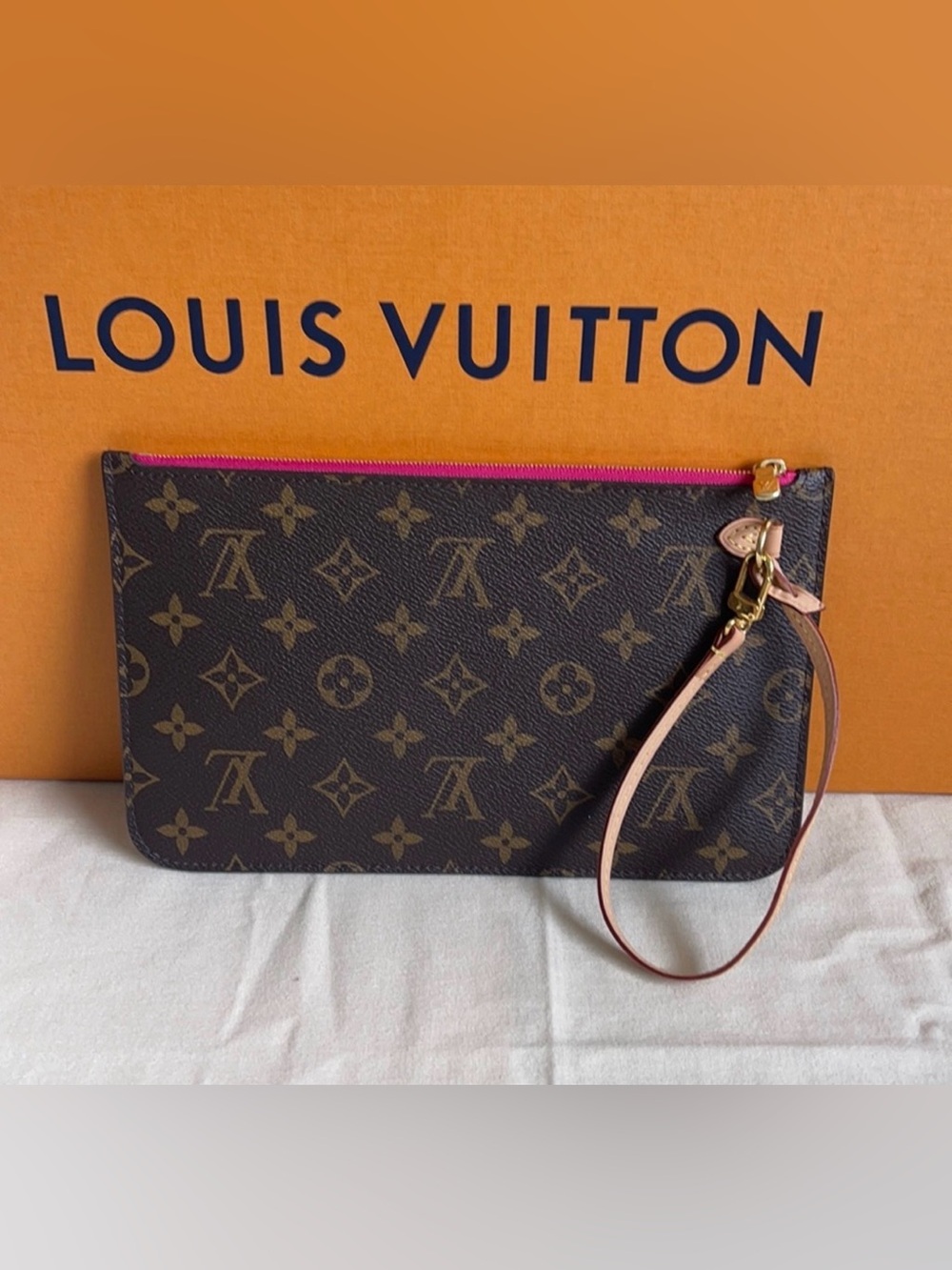 Louis Vuitton Neverfull MM Pochette Monogram Fuchsia Wristlet Pouch Authentic
